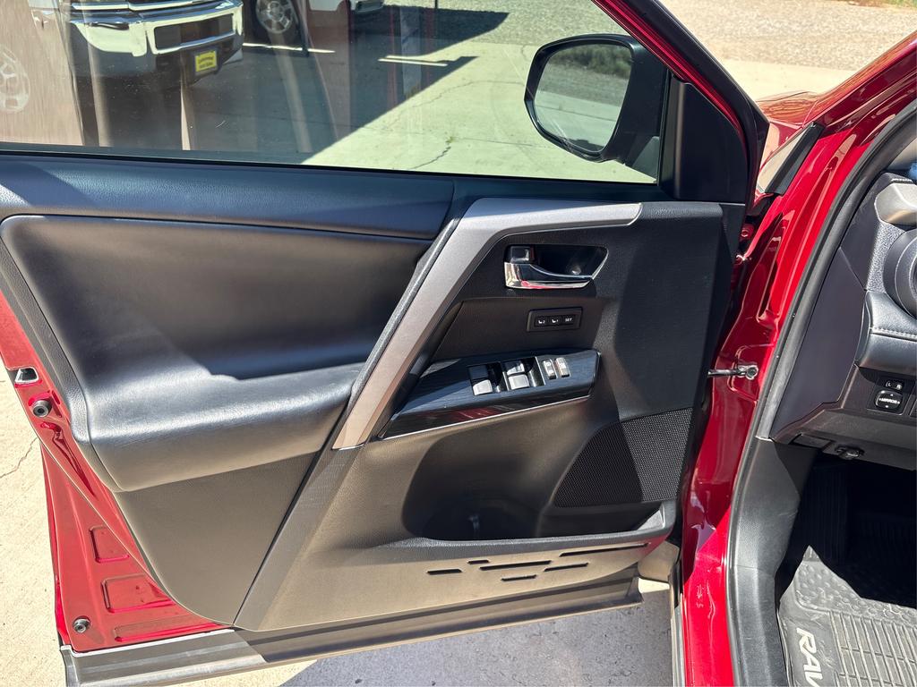 2018 Toyota RAV4 - $22,995