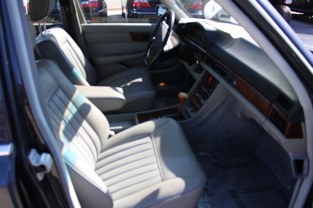 1987 Mercedes-Benz 560 - $14,500