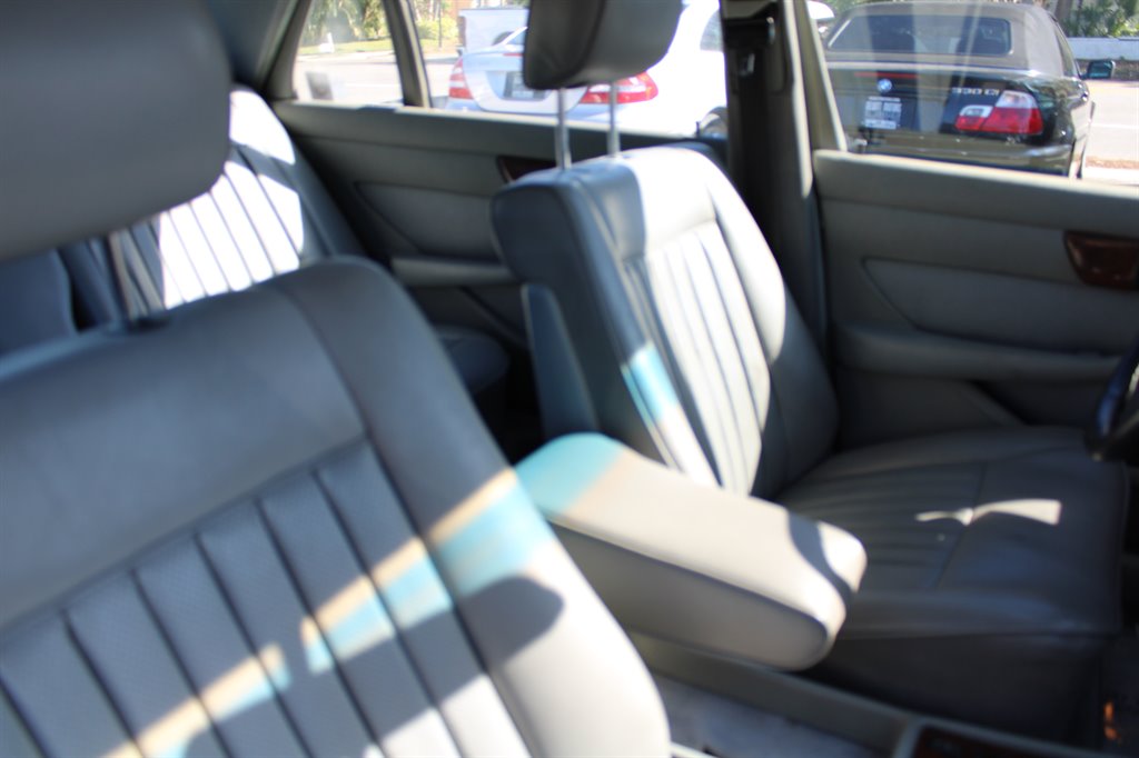 1987 Mercedes-Benz 560 - $14,500