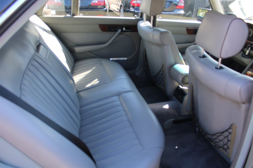 1987 Mercedes-Benz 560 - $14,500