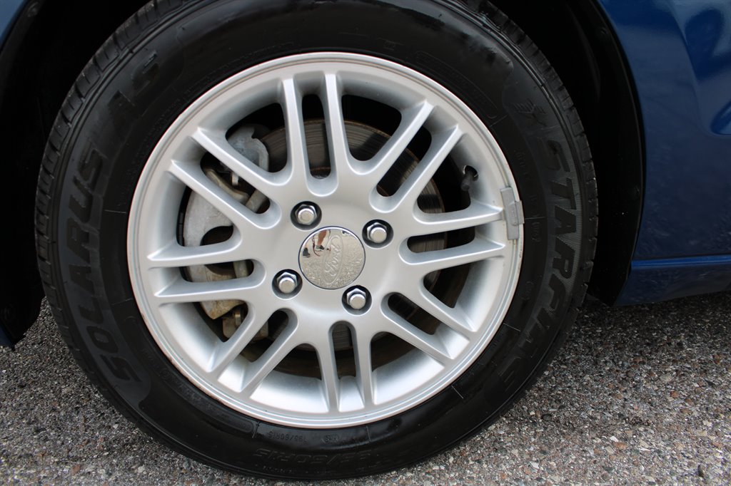 2008 Ford Focus SE photo