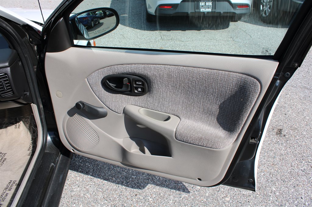 2001 Saturn Sl2 - $5,400
