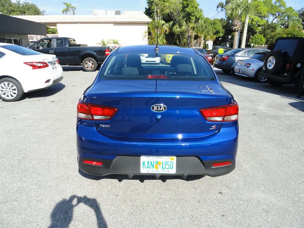 2019 Kia Rio - $11,000