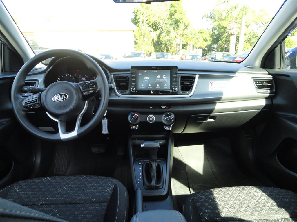 2019 Kia Rio - $11,000