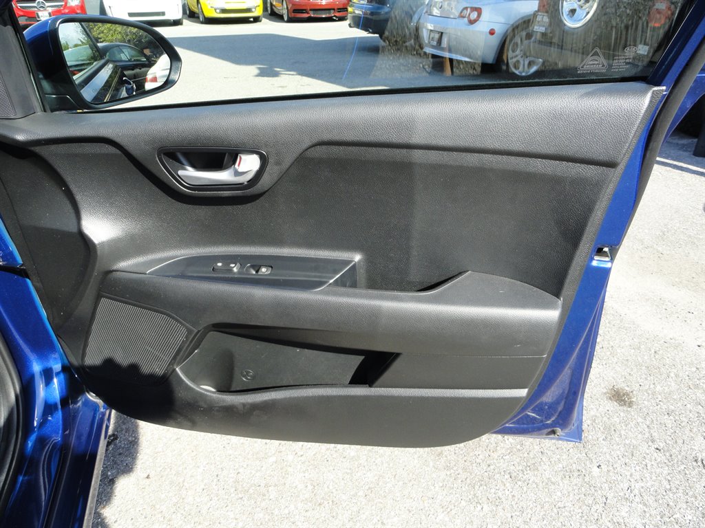 2019 Kia Rio - $11,000