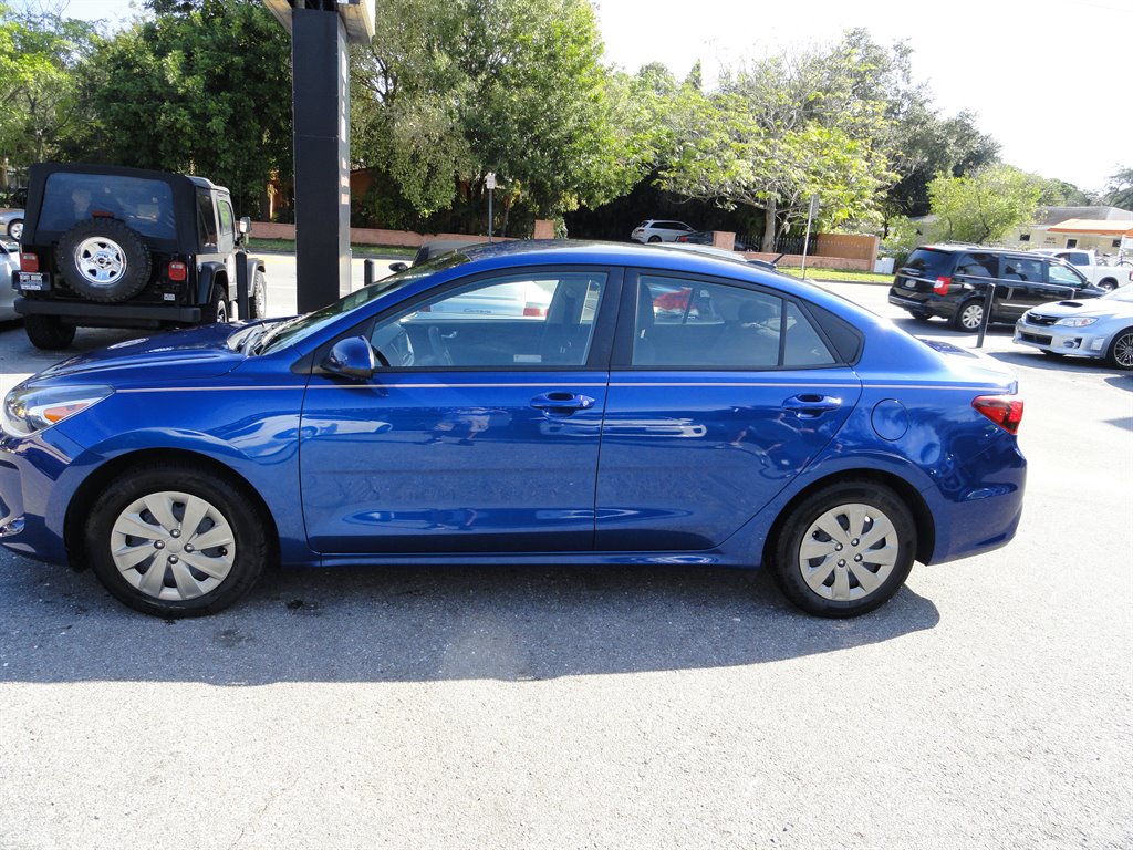 2019 Kia Rio - $11,000