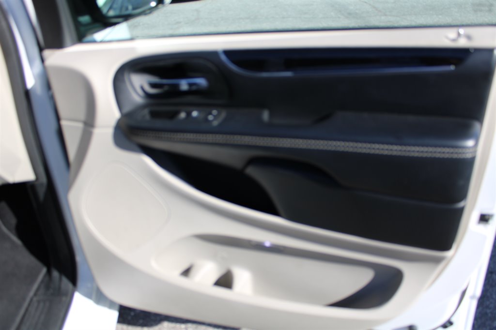 2020 Dodge Grand Caravan - $22,500