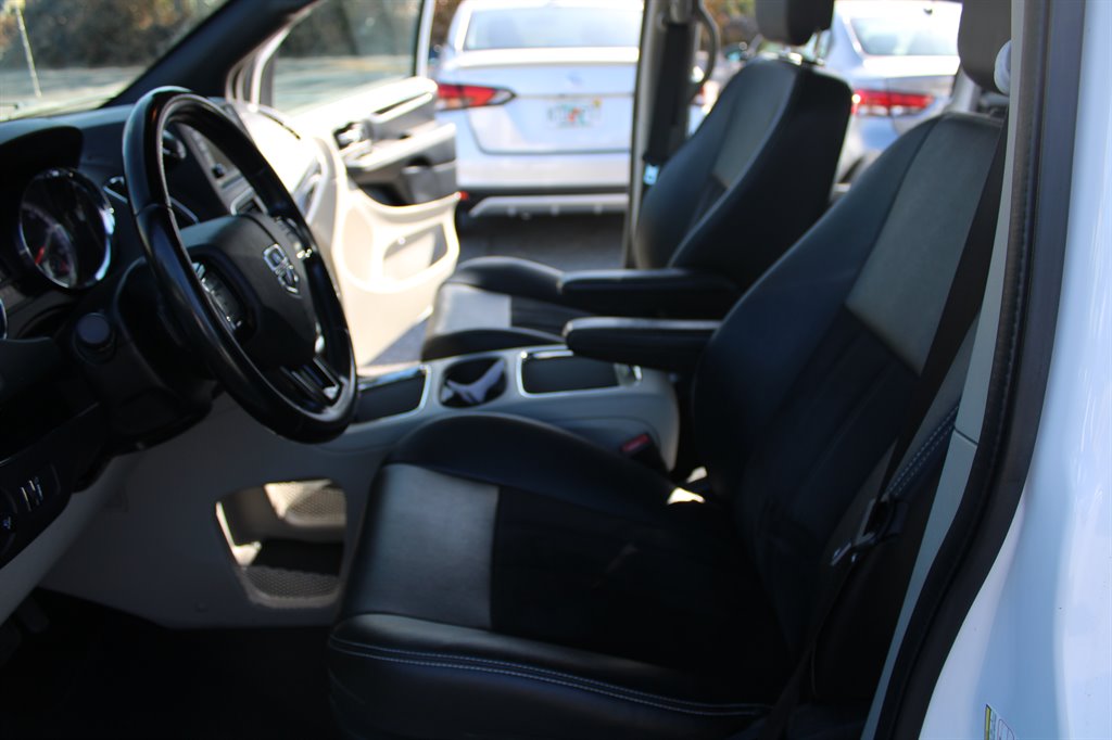 2020 Dodge Grand Caravan - $22,500