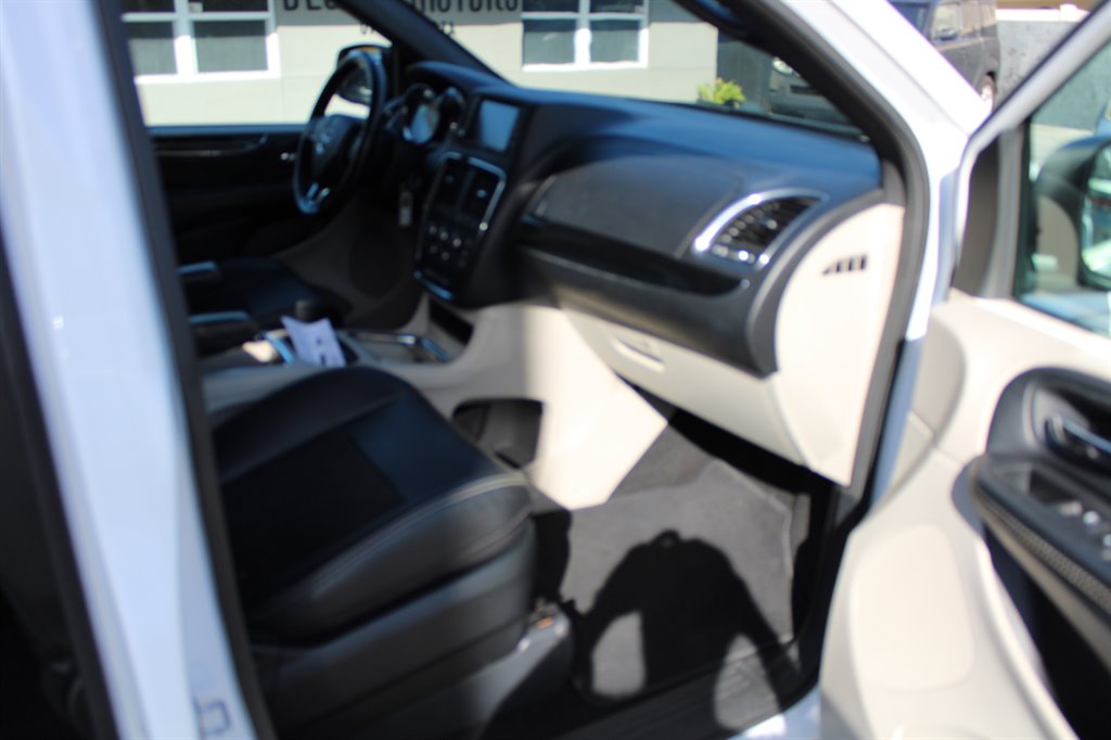 2020 Dodge Grand Caravan - $22,500