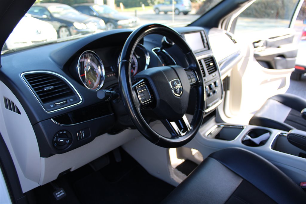 2020 Dodge Grand Caravan - $22,500