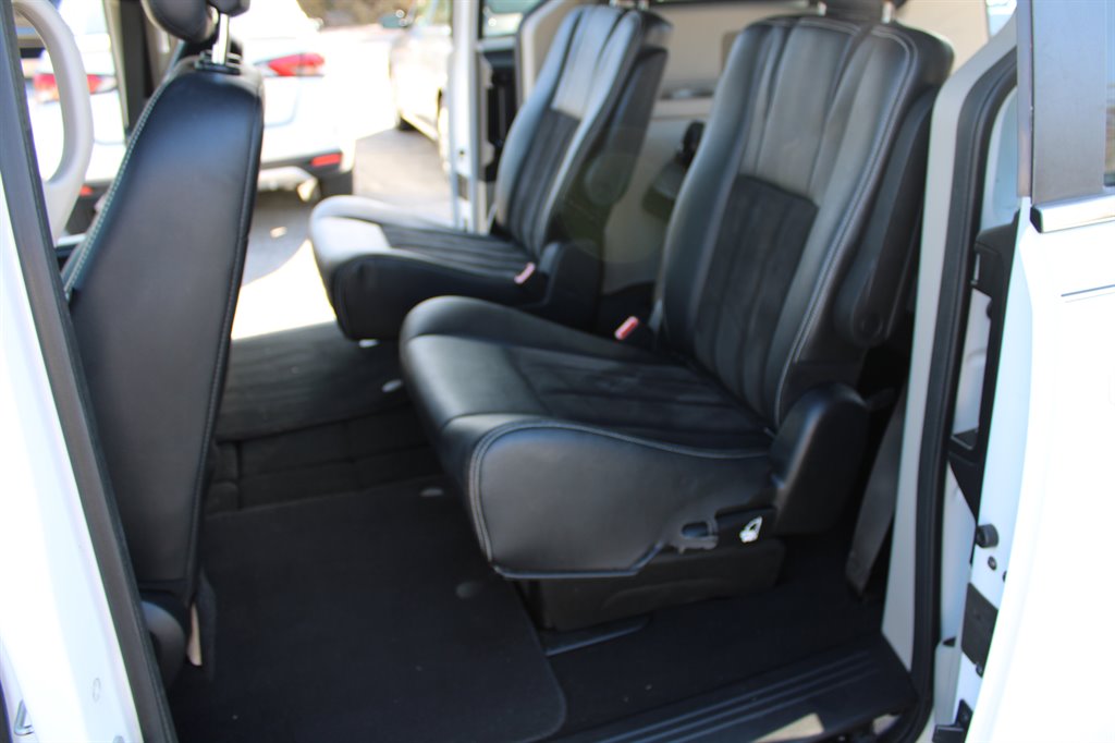 2020 Dodge Grand Caravan - $22,500