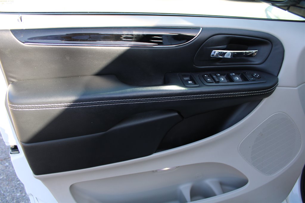 2020 Dodge Grand Caravan - $22,500