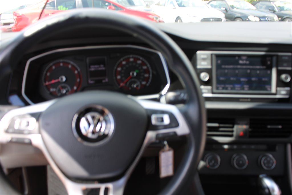 2020 Volkswagen Jetta - $17,500