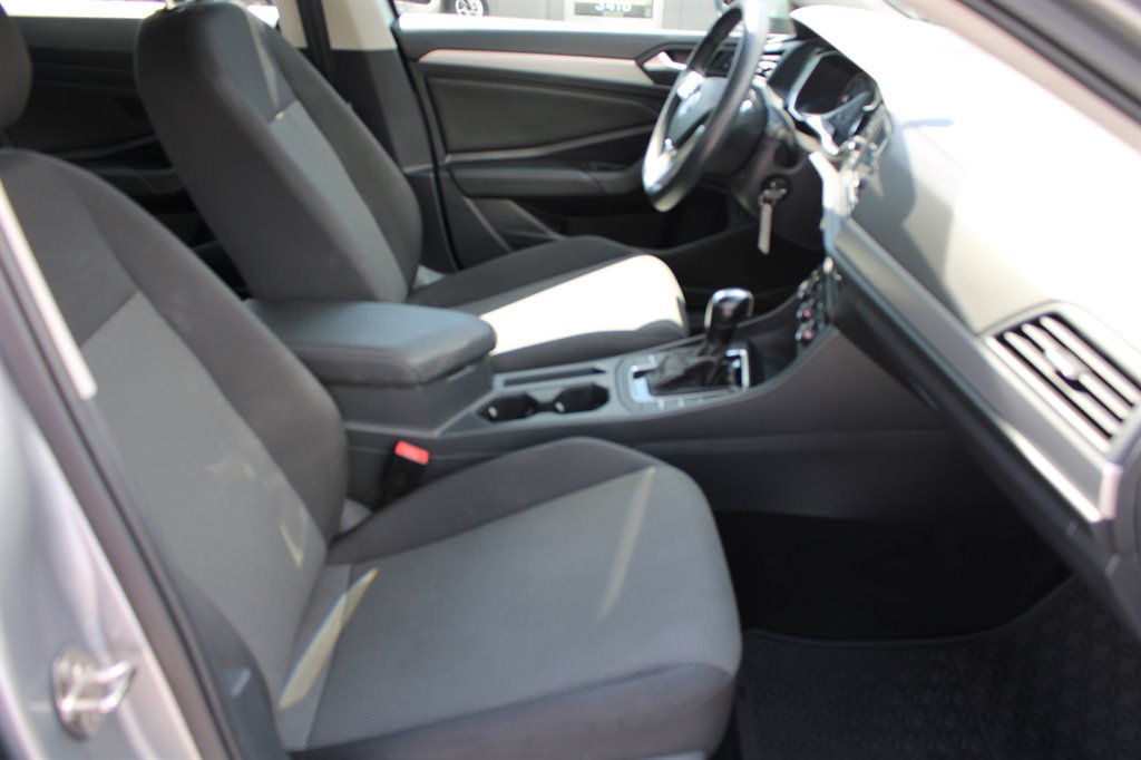 2020 Volkswagen Jetta - $17,500