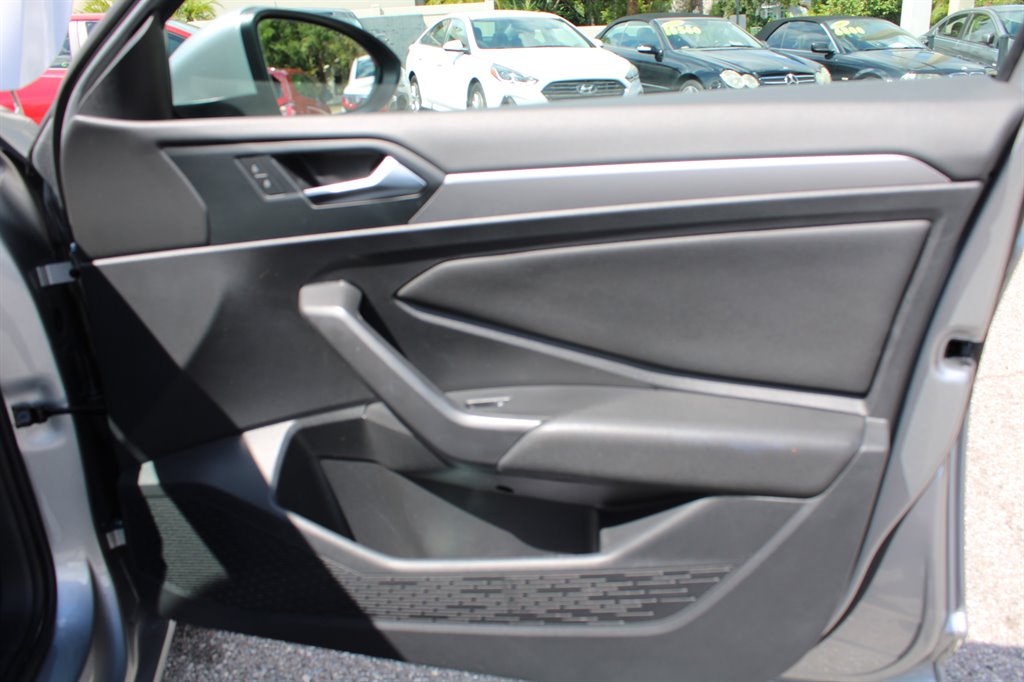 2020 Volkswagen Jetta - $17,500