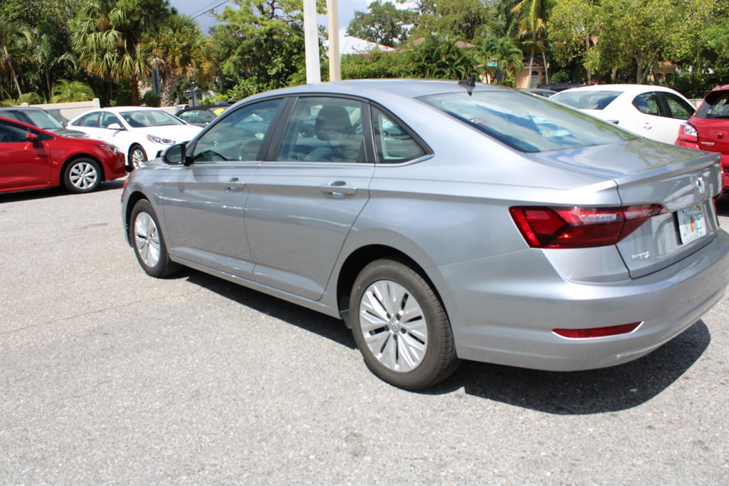 2020 Volkswagen Jetta - $17,500