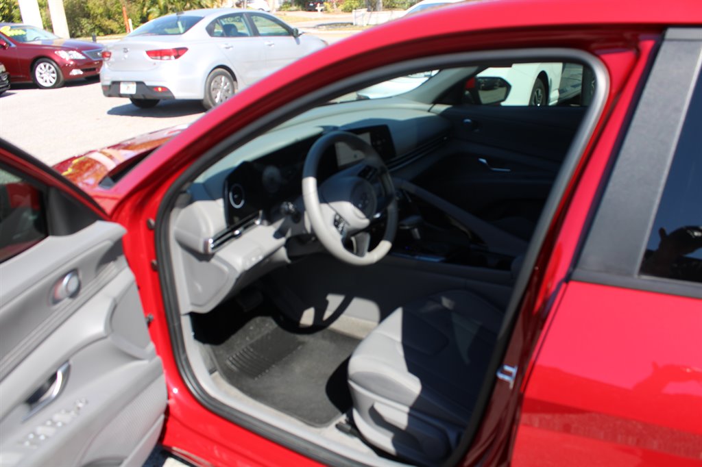 2023 Hyundai Elantra - $21,900
