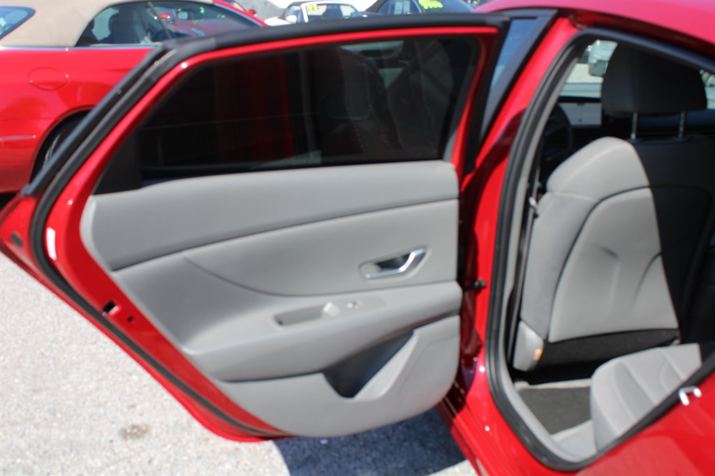 2023 Hyundai Elantra - $21,900