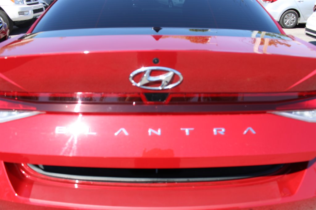 2023 Hyundai Elantra - $21,900
