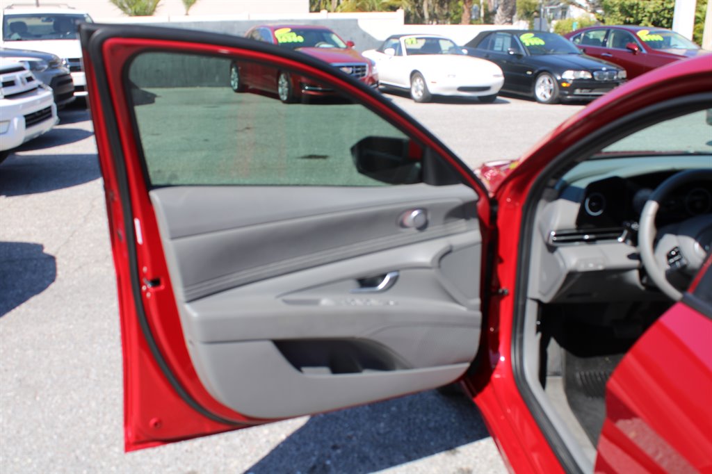 2023 Hyundai Elantra - $21,900