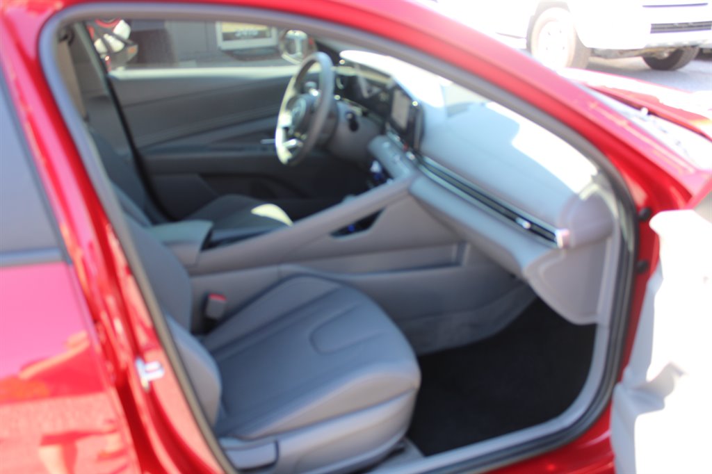 2023 Hyundai Elantra - $21,900