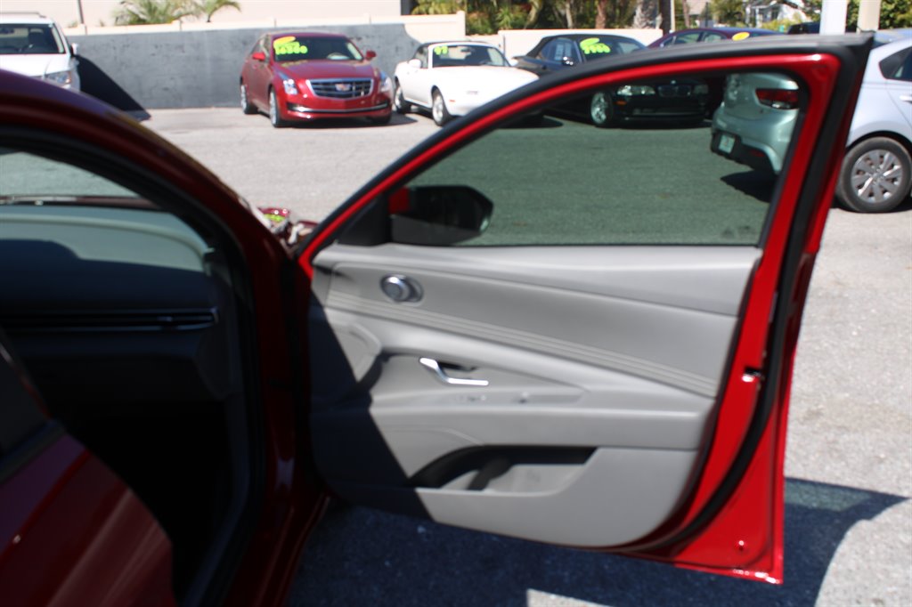 2023 Hyundai Elantra - $21,900