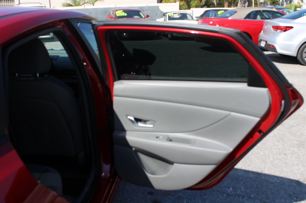 2023 Hyundai Elantra - $21,900