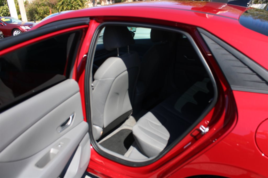 2023 Hyundai Elantra - $21,900