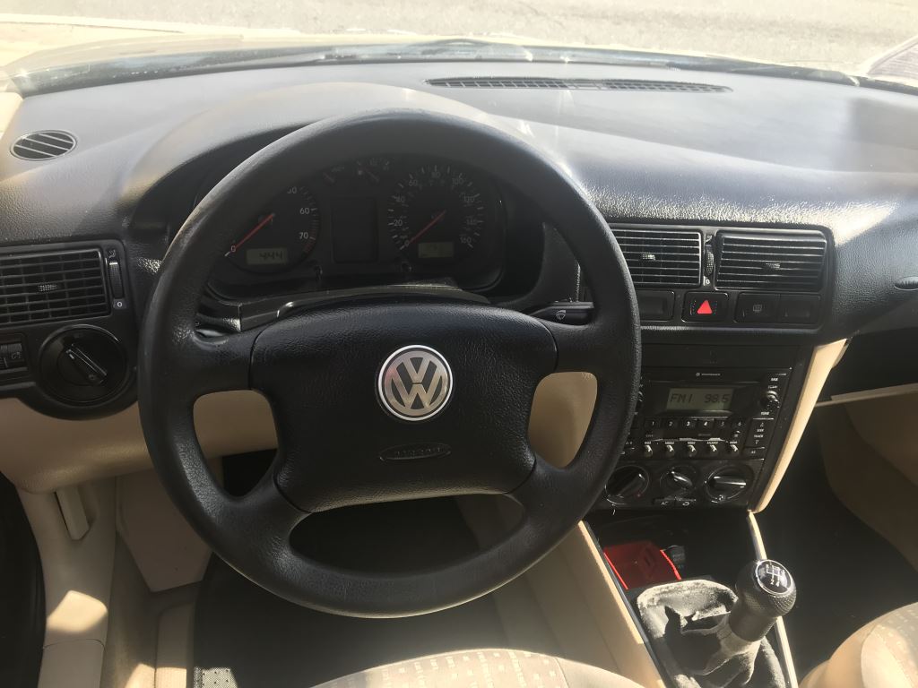 2003 Volkswagen Golf GL photo
