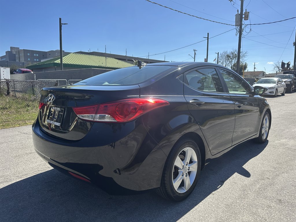 2012 Hyundai Elantra GLS photo