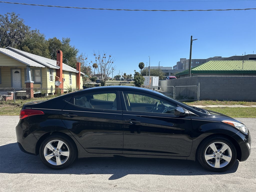 2012 Hyundai Elantra GLS photo