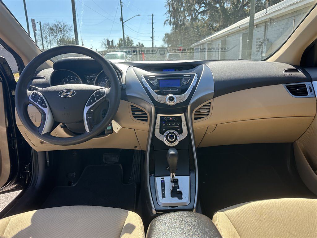 2012 Hyundai Elantra GLS photo