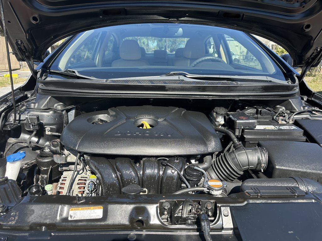 2012 Hyundai Elantra GLS photo