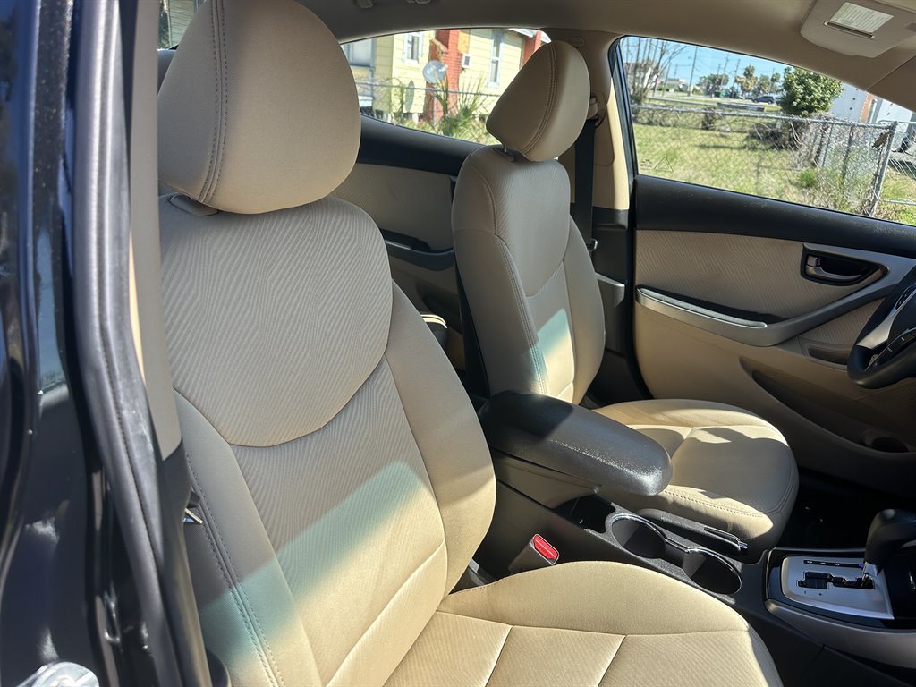 2012 Hyundai Elantra GLS photo