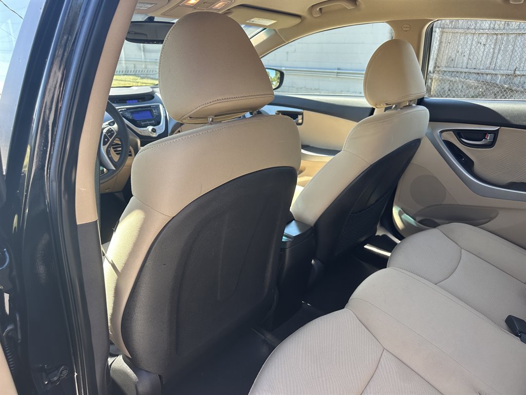 2012 Hyundai Elantra GLS photo