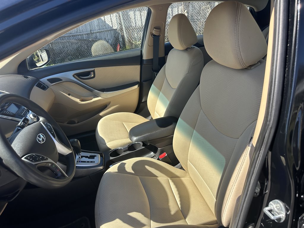 2012 Hyundai Elantra GLS photo