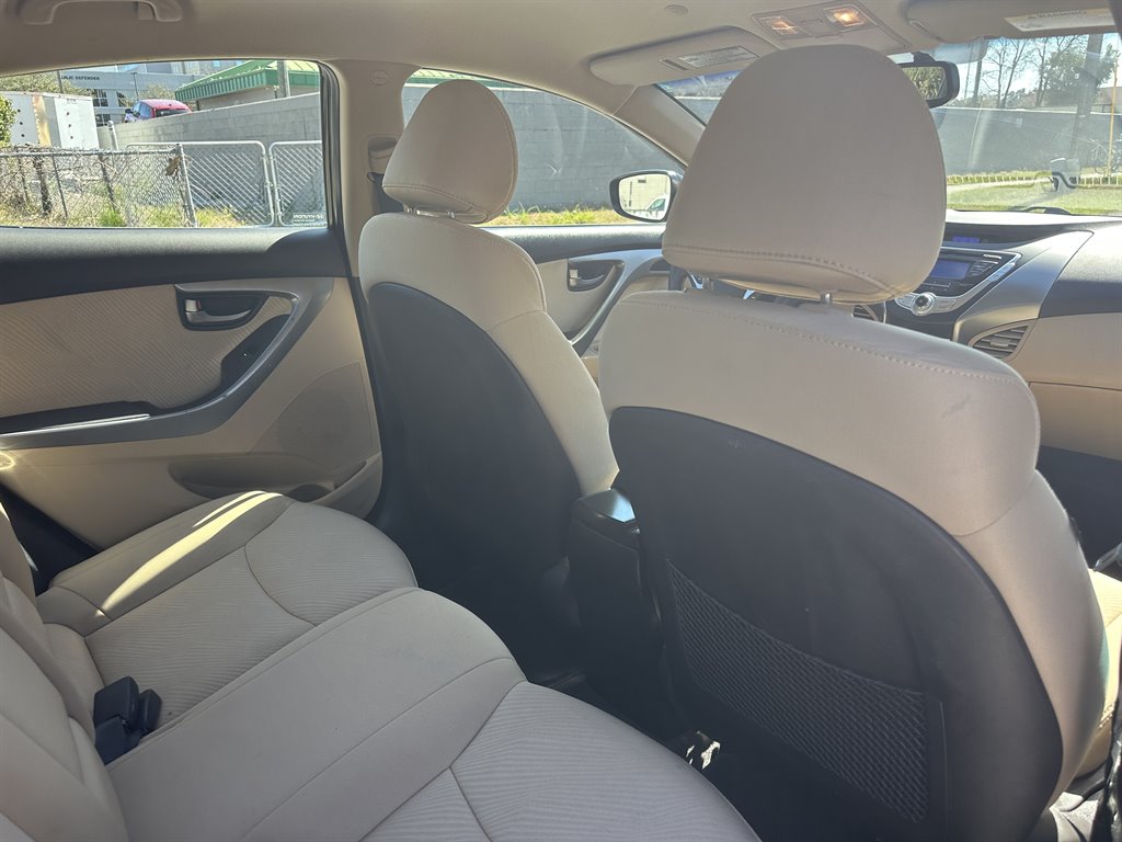 2012 Hyundai Elantra GLS photo