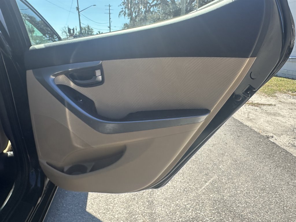 2012 Hyundai Elantra GLS photo