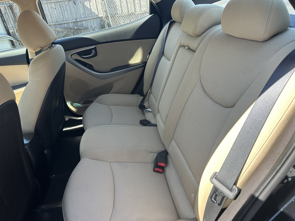 2012 Hyundai Elantra GLS photo