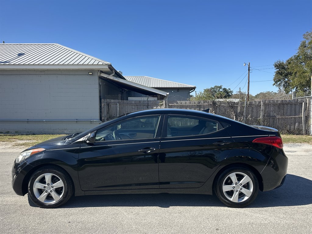 2012 Hyundai Elantra GLS photo
