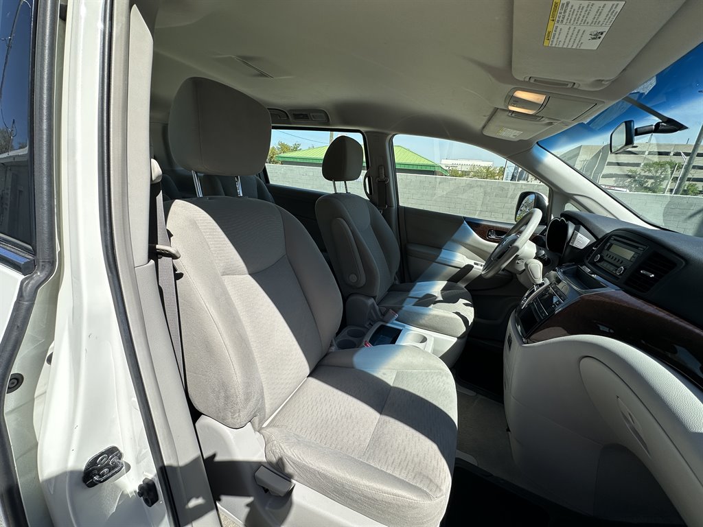 2016 Nissan Quest S photo
