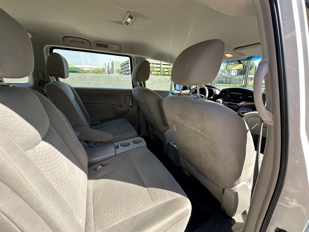 2016 Nissan Quest S photo