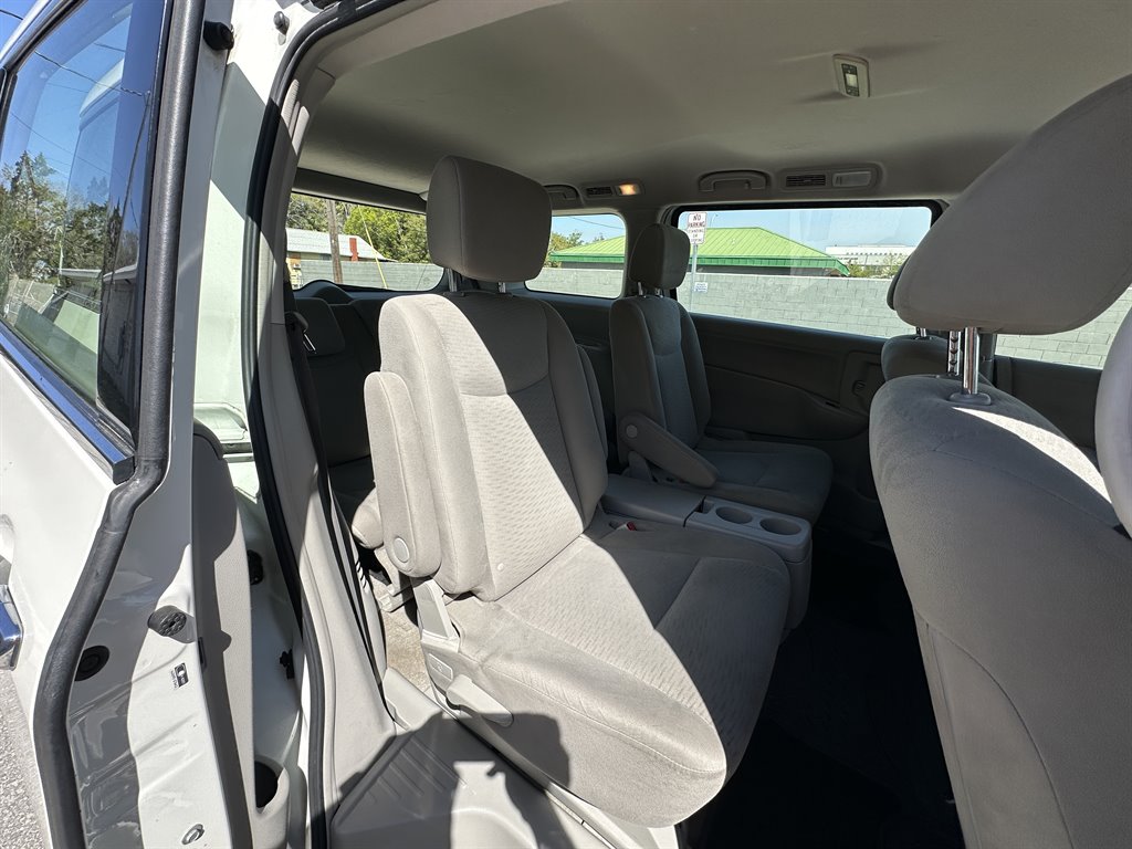2016 Nissan Quest S photo