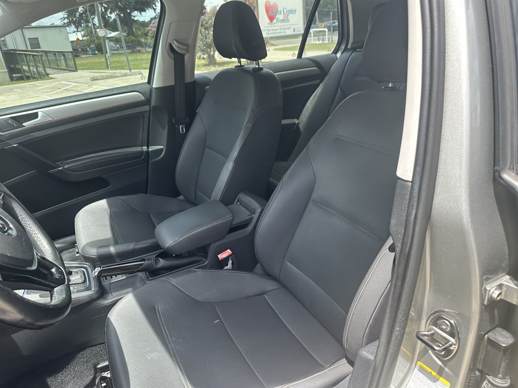 2015 Volkswagen Golf - $10,600