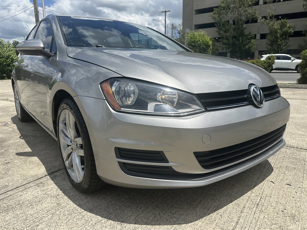 2015 Volkswagen Golf - $10,600