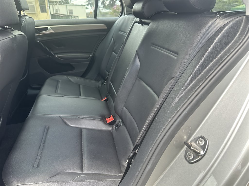 2015 Volkswagen Golf - $10,600