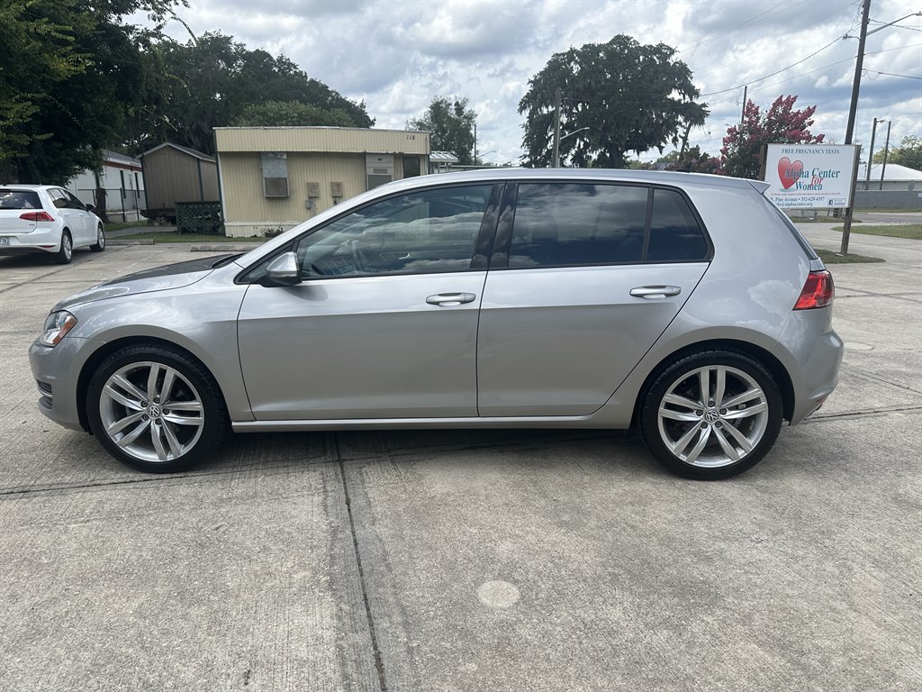 2015 Volkswagen Golf - $10,600