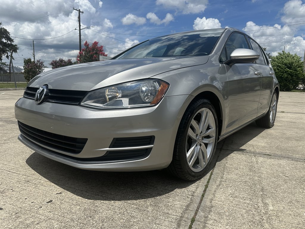 2015 Volkswagen Golf - $10,600
