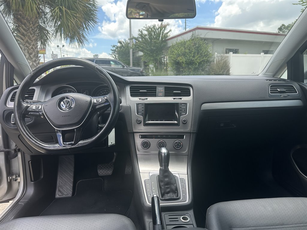 2015 Volkswagen Golf - $10,600
