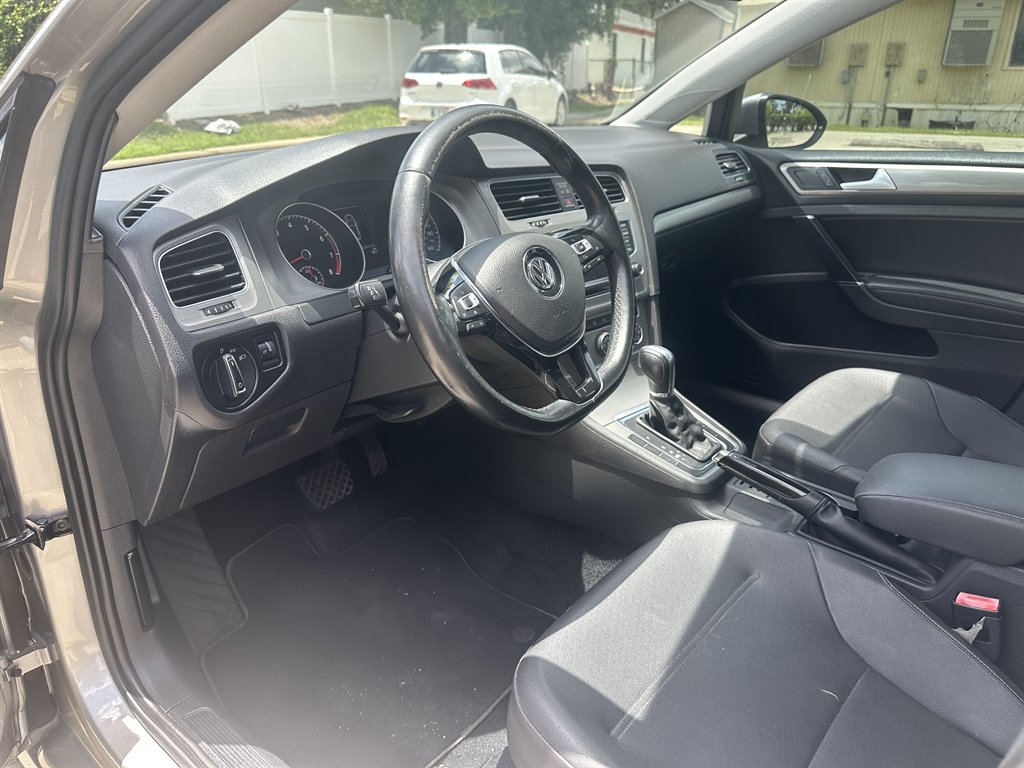 2015 Volkswagen Golf - $10,600
